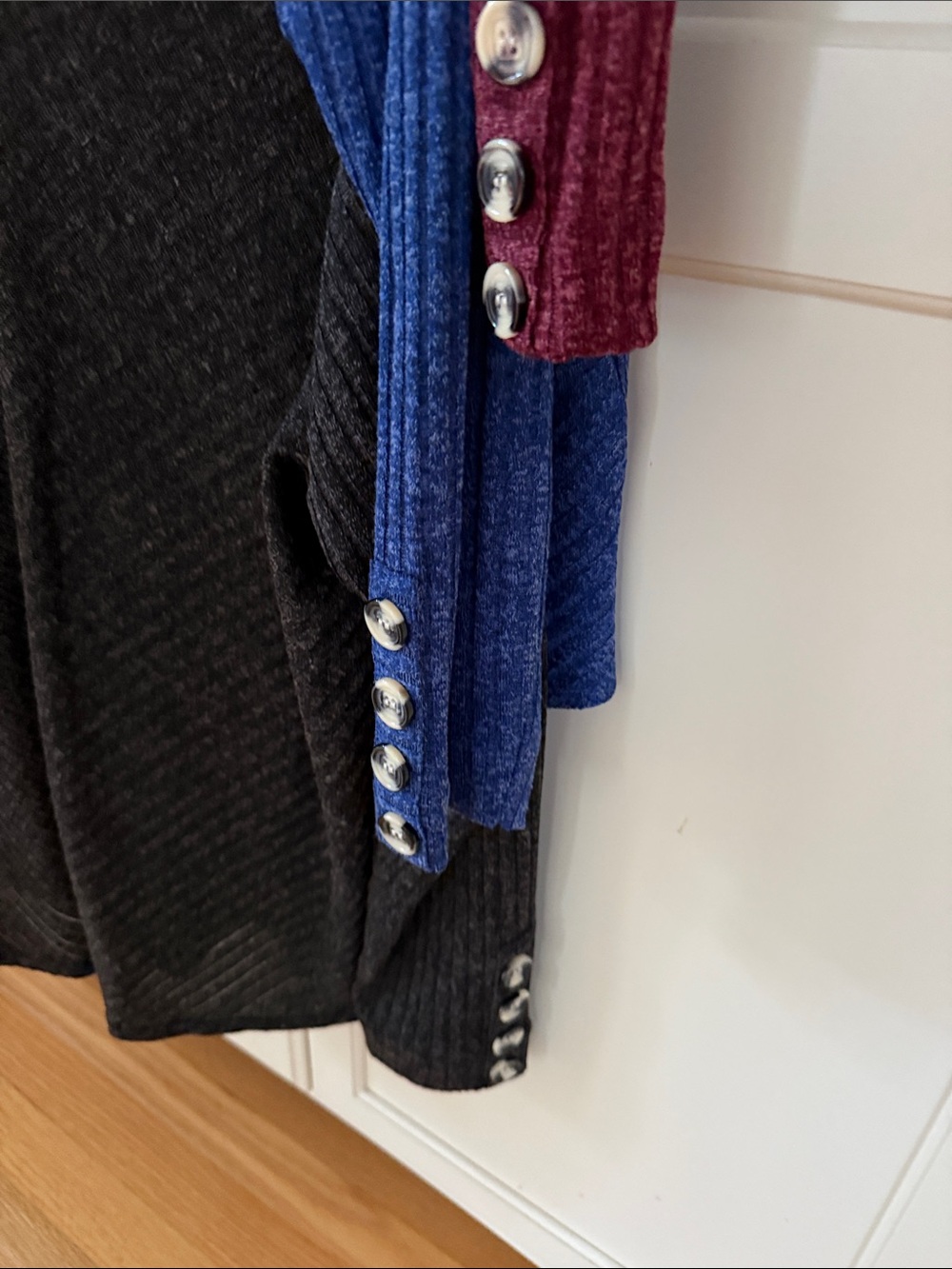3 Liz Claiborne V-Neck Sweaters in Burgundy, Blue & Black - Picture 2 of 12